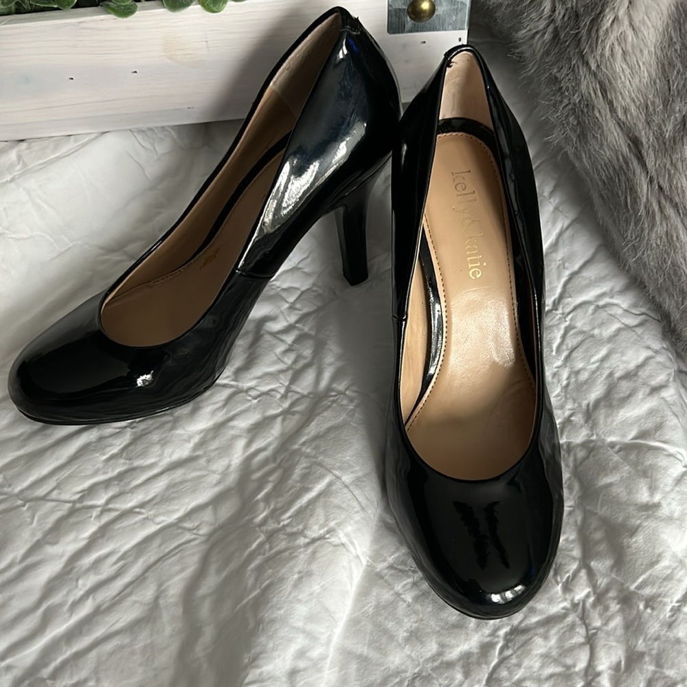 Kelly & Katie black pumps - Picture 2 of 9